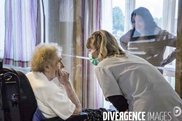 EHPAD/Les Visites Plexi - Quand l attachement devient transparent