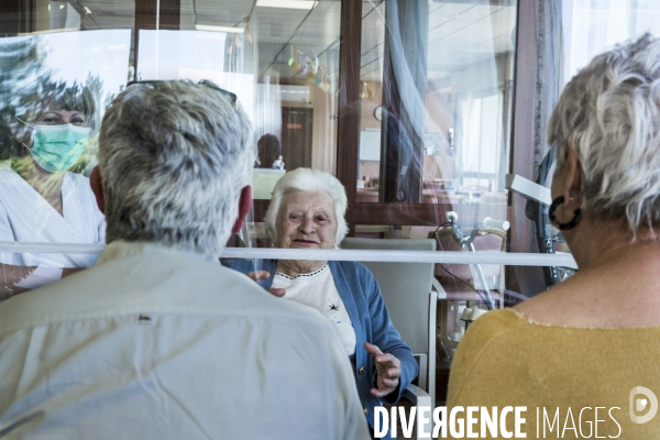 EHPAD/Les Visites Plexi - Quand l attachement devient transparent