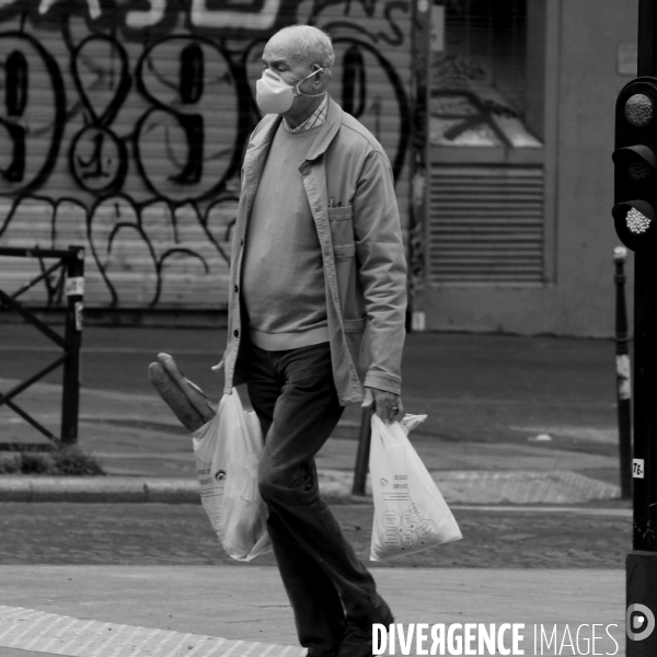 Les Parisiens durant le confinement pendant le Coronavirus Covid -19. J+54   Confined Parisians living during the Coronavirus Covid-19.  D+54
