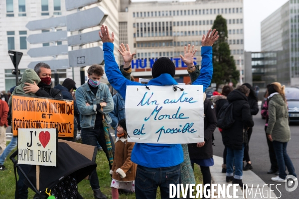 Manifestation de soutien aux soignants et contestation écologique et sociale à Nantes