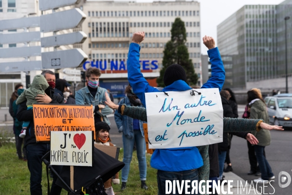 Manifestation de soutien aux soignants et contestation écologique et sociale à Nantes