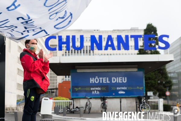 Manifestation de soutien aux soignants et contestation écologique et sociale à Nantes