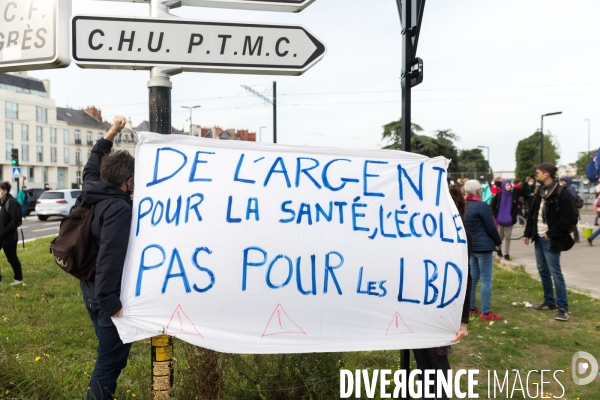 Manifestation de soutien aux soignants et contestation écologique et sociale à Nantes