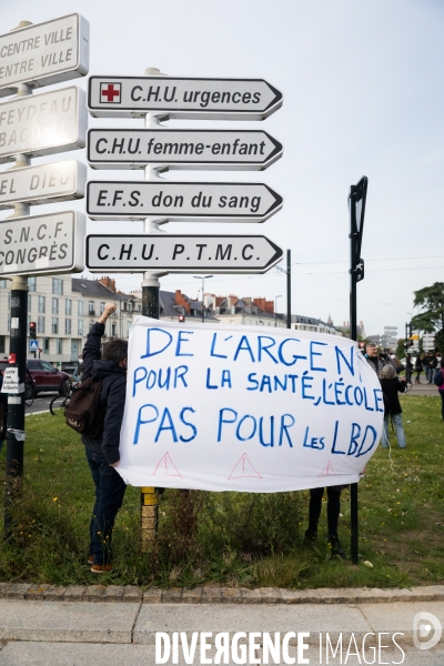 Manifestation de soutien aux soignants et contestation écologique et sociale à Nantes