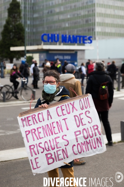 Manifestation de soutien aux soignants et contestation écologique et sociale à Nantes