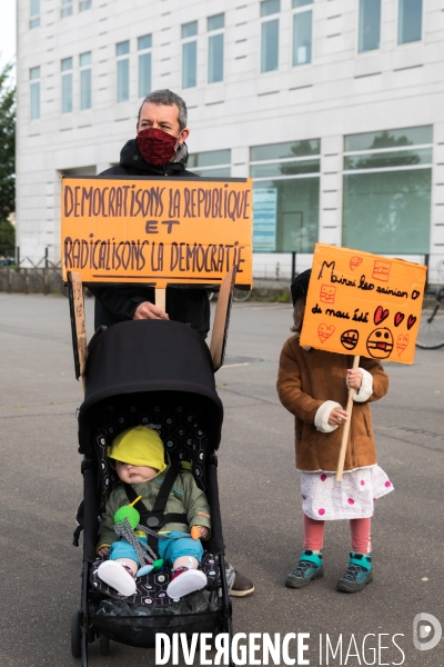 Manifestation de soutien aux soignants et contestation écologique et sociale à Nantes