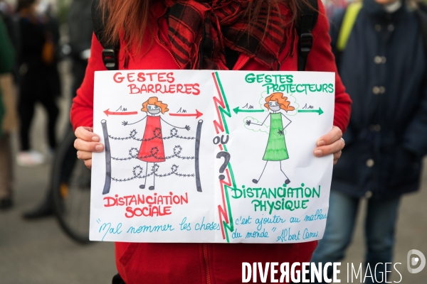 Manifestation de soutien aux soignants et contestation écologique et sociale à Nantes