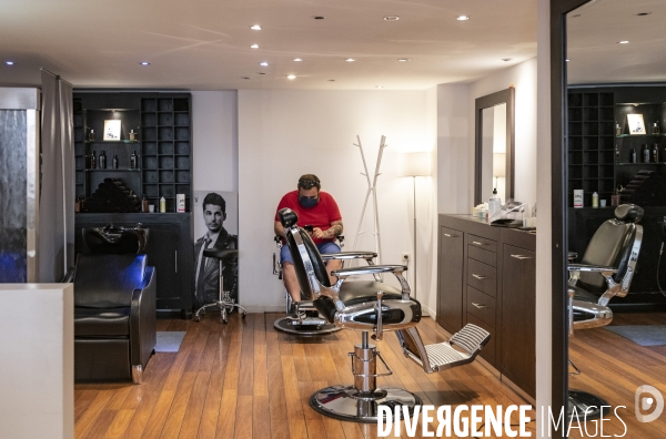 Déconfinement: réouverture d un coiffeur à Marseille