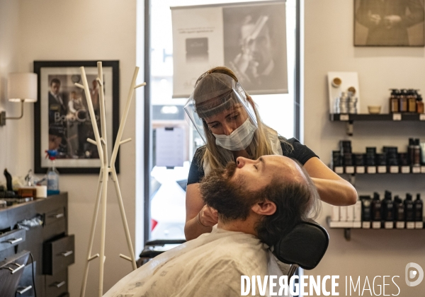 Déconfinement: réouverture d un coiffeur à Marseille