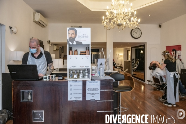 Déconfinement: réouverture d un coiffeur à Marseille