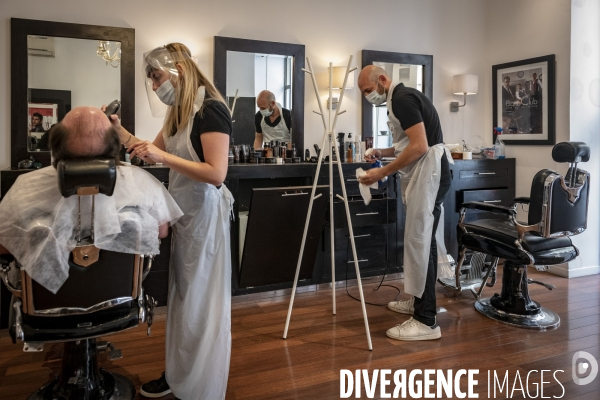 Déconfinement: réouverture d un coiffeur à Marseille