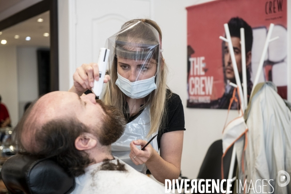 Déconfinement: réouverture d un coiffeur à Marseille