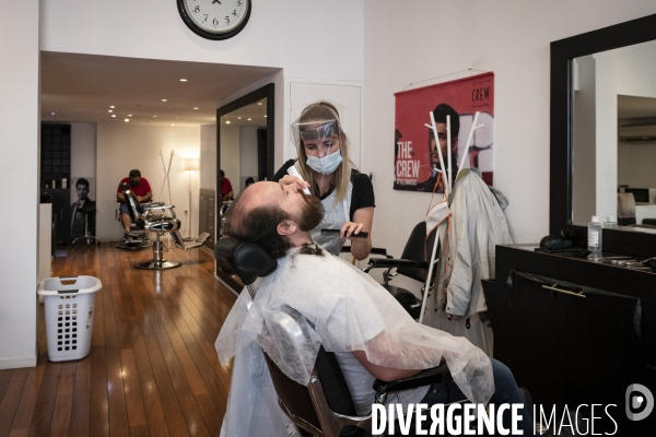 Déconfinement: réouverture d un coiffeur à Marseille