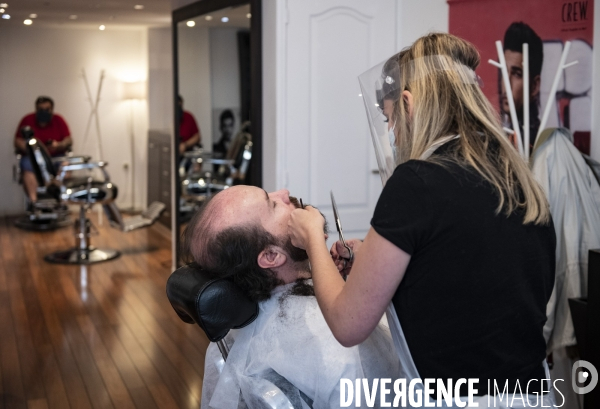 Déconfinement: réouverture d un coiffeur à Marseille