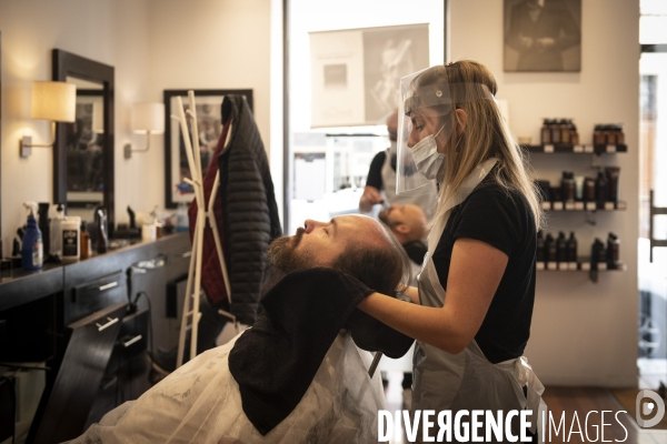 Déconfinement: réouverture d un coiffeur à Marseille