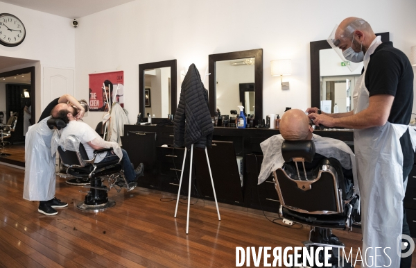 Déconfinement: réouverture d un coiffeur à Marseille