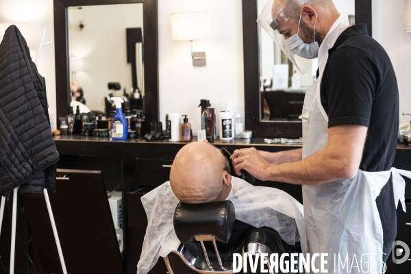 Déconfinement: réouverture d un coiffeur à Marseille