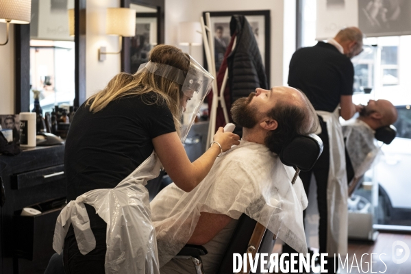 Déconfinement: réouverture d un coiffeur à Marseille