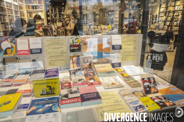 La librairie le divan reouvre masquee