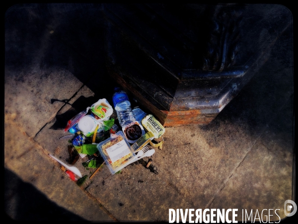 Dechets devant la gare de Lyon