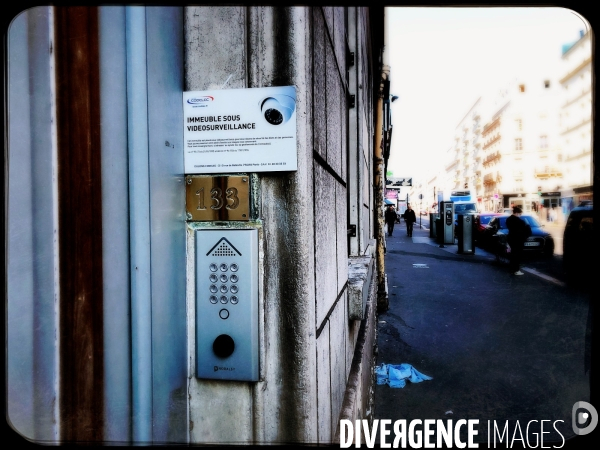 Immeuble sous videosurveillance pendnat le confinement