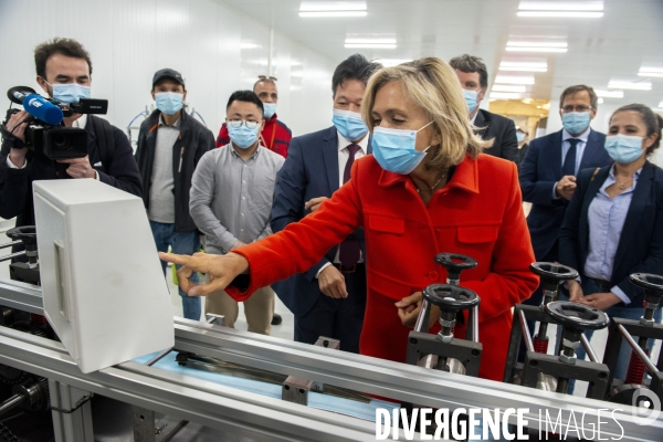 Inauguration par Valérie Pécresse de l usine de masques au Blanc-Mesnil