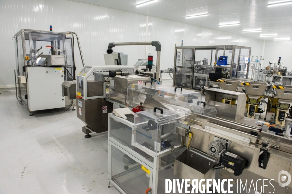 Inauguration par Valérie Pécresse de l usine de masques au Blanc-Mesnil