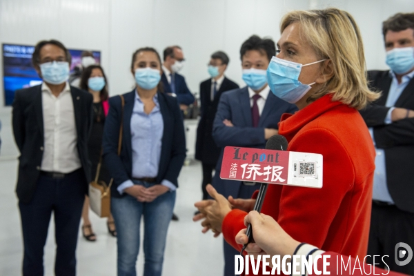 Inauguration par Valérie Pécresse de l usine de masques au Blanc-Mesnil