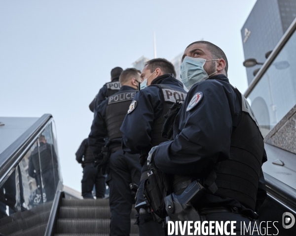 Paris-La Défense Première semaine de déconfinement