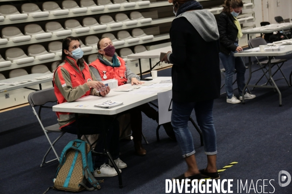 Distribution de masques aux habitants