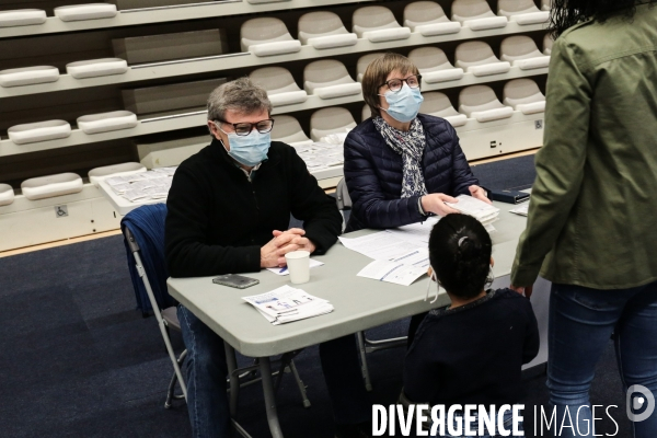 Distribution de masques aux habitants