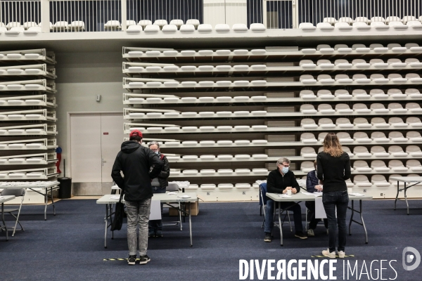 Distribution de masques aux habitants