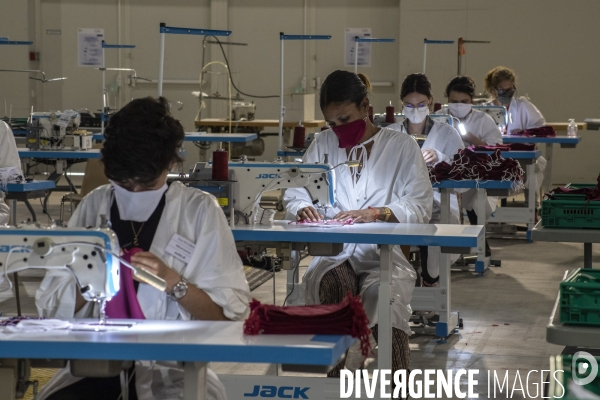 Atelier éphémère de confection de masques au Parc Chanot à Marseille