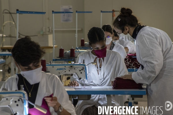 Atelier éphémère de confection de masques au Parc Chanot à Marseille