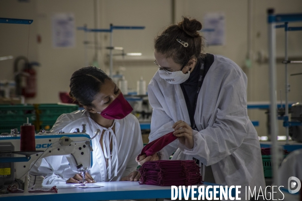 Atelier éphémère de confection de masques au Parc Chanot à Marseille