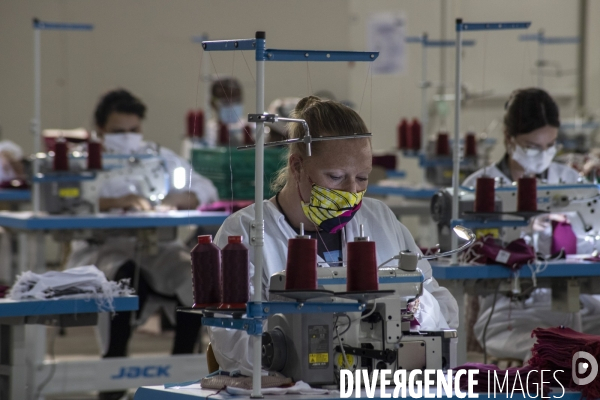 Atelier éphémère de confection de masques au Parc Chanot à Marseille