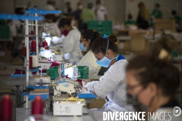Atelier éphémère de confection de masques au Parc Chanot à Marseille