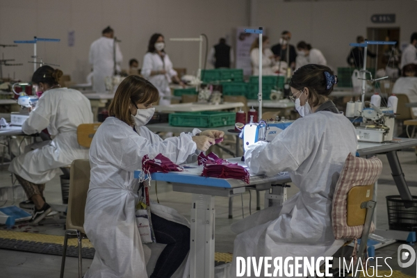 Atelier éphémère de confection de masques au Parc Chanot à Marseille