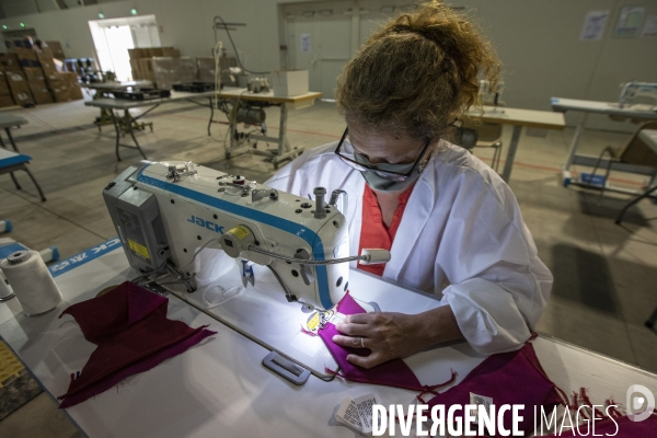 Atelier éphémère de confection de masques au Parc Chanot à Marseille