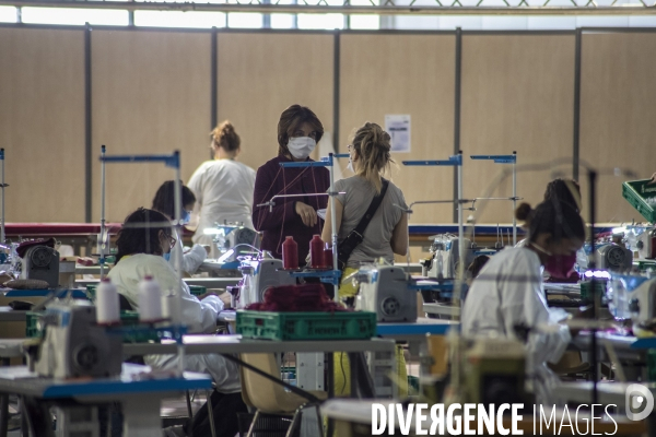 Atelier éphémère de confection de masques au Parc Chanot à Marseille