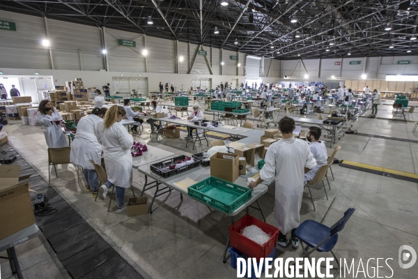 Atelier éphémère de confection de masques au Parc Chanot à Marseille