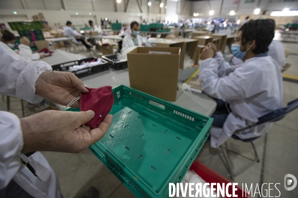 Atelier éphémère de confection de masques au Parc Chanot à Marseille