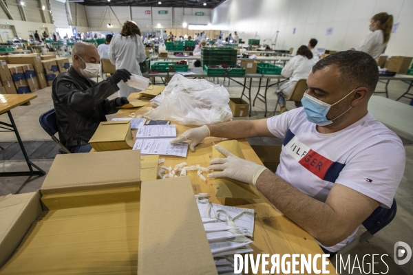 Atelier éphémère de confection de masques au Parc Chanot à Marseille