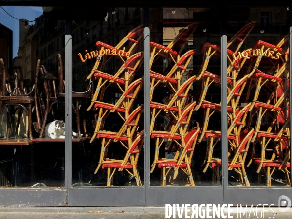 Cafés et restaurants fermés. Epidémie de coronavirus.