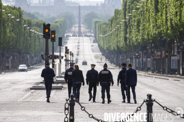 Emmanuel Macron et Edouard Philippe: commemoration du 8 mai 1945, ceremonie restreinte sous l arc de triomphe