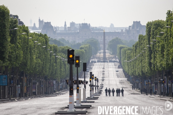 Emmanuel Macron et Edouard Philippe: commemoration du 8 mai 1945, ceremonie restreinte sous l arc de triomphe