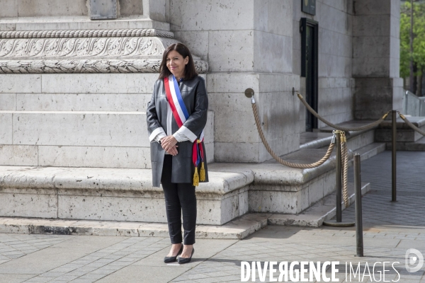 Emmanuel Macron et Edouard Philippe: commemoration du 8 mai 1945, ceremonie restreinte sous l arc de triomphe