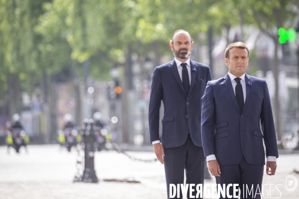 Emmanuel Macron et Edouard Philippe: commemoration du 8 mai 1945, ceremonie restreinte sous l arc de triomphe