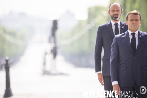 Emmanuel Macron et Edouard Philippe: commemoration du 8 mai 1945, ceremonie restreinte sous l arc de triomphe