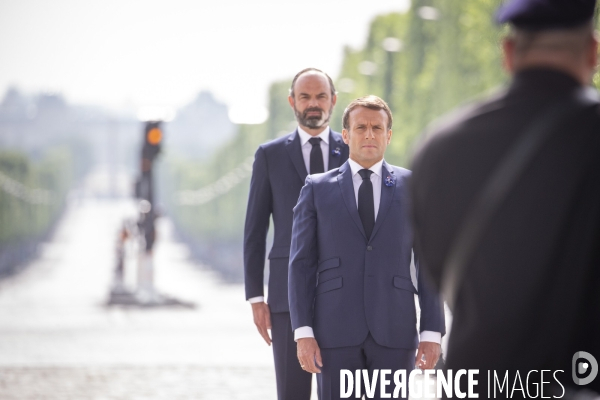 Emmanuel Macron et Edouard Philippe: commemoration du 8 mai 1945, ceremonie restreinte sous l arc de triomphe